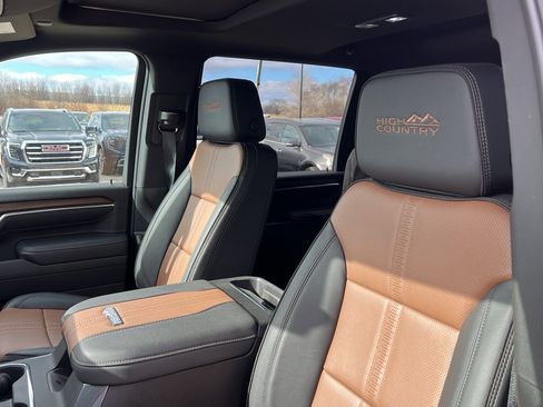 Used 2025 Chevrolet Silverado 2500 High Country w/ High Country Premium Package image 10