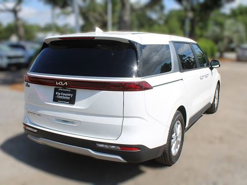 Used 2022 Kia Carnival LX FWD image 10