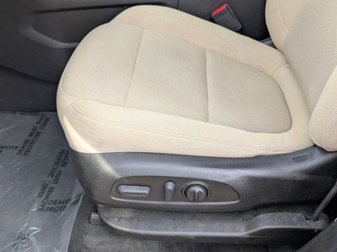 Used 2022 Chevrolet Traverse LT image 11