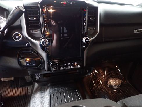 Used 2025 RAM 5500 4x4 Crew Cab image 29