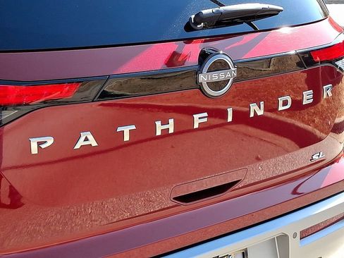 Used 2022 Nissan Pathfinder SL image 34