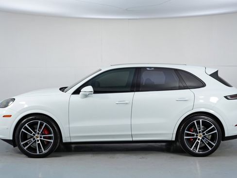 Used 2024 Porsche Cayenne S w/ Premium Package Plus image 50