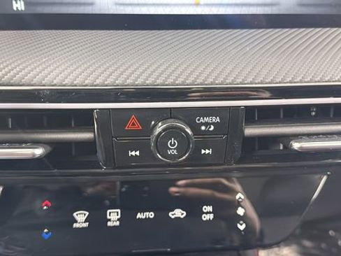 Certified 2025 Nissan Kicks SR image 26