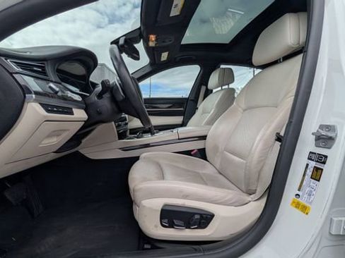 Used 2015 BMW 750i image 3
