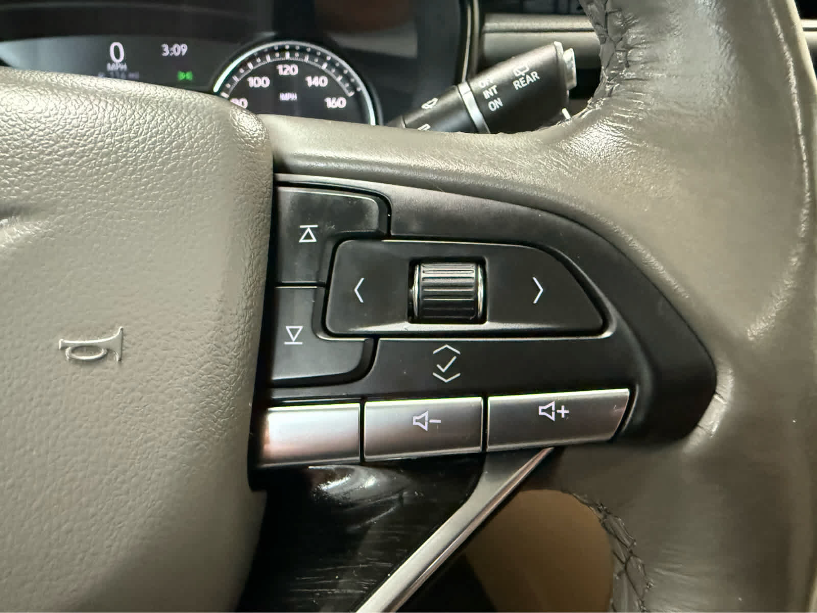 Used 2021 Cadillac XT6 Premium Luxury w/ LPO, Floor Liner Package AWD/4WD image 15