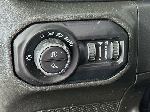 Used 2021 Jeep Gladiator Overland w/ Popular Equipment Package AWD/4WD image 11