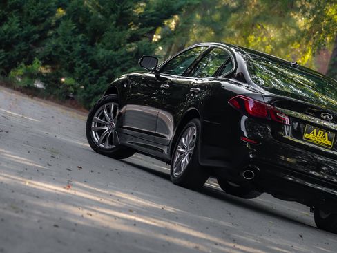 Used 2019 INFINITI Q70 Luxe RWD image 25