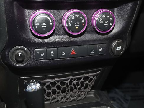 Used 2016 Jeep Wrangler Unlimited Sahara AWD/4WD image 30