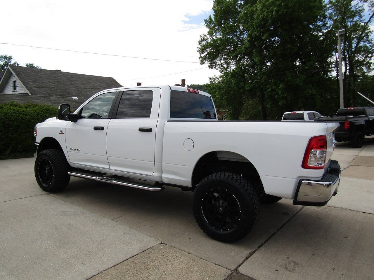 Used 2024 RAM 2500 Big Horn w/ Off Road Package AWD/4WD image 3