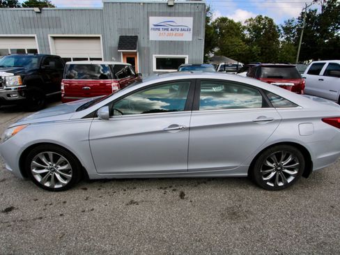 Used 2013 Hyundai Sonata SE w/ Navigation & Sunroof Pkg image 3