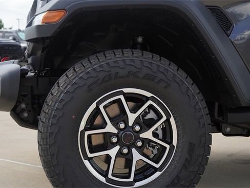 New 2025 Jeep Gladiator Rubicon w/ Convenience Group image 5