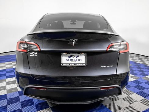 Used 2024 Tesla Model Y Long Range AWD/4WD image 7