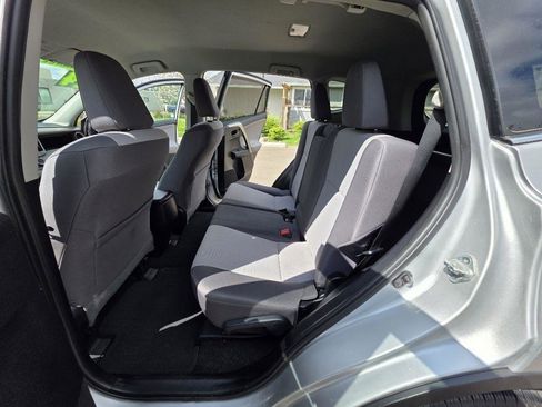 Used 2014 Toyota RAV4 LE image 18