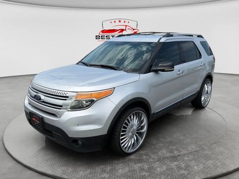 Used 2013 Ford Explorer XLT w/ Class III Trailer Tow Pkg AWD/4WD image 1