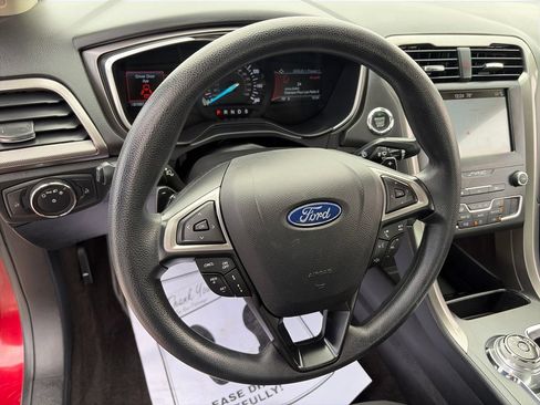 Used 2019 Ford Fusion SE FWD image 19