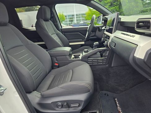 Used 2024 Toyota Tacoma TRD Off-Road image 40