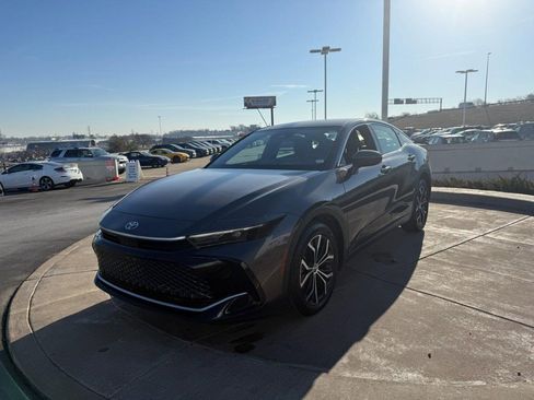 Certified 2024 Toyota Crown image 9