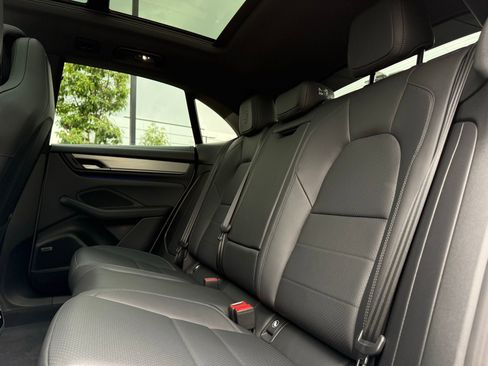 Used 2025 Porsche Macan 4S Electric image 29