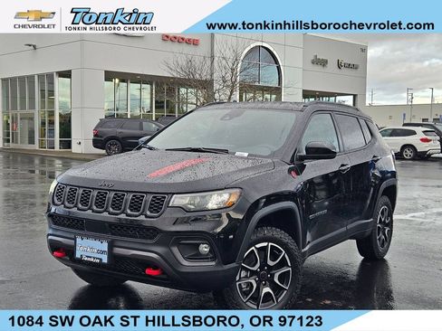 Used 2026 Jeep Compass Trailhawk AWD/4WD image 1