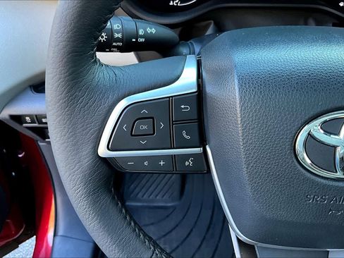 Certified 2023 Toyota Sienna XLE image 23