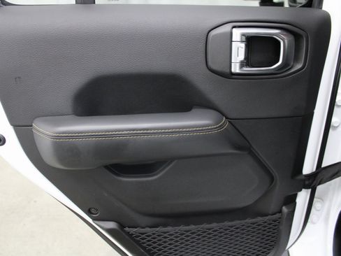 Used 2024 Jeep Wrangler Unlimited Sahara image 18