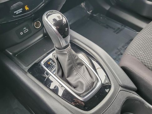 Used 2020 Nissan Rogue Sport S image 16