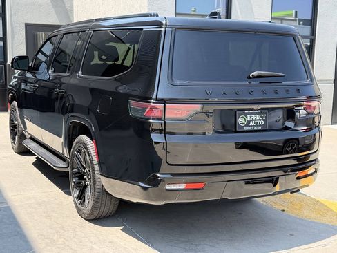 Used 2024 Jeep Wagoneer L Series II AWD/4WD image 10