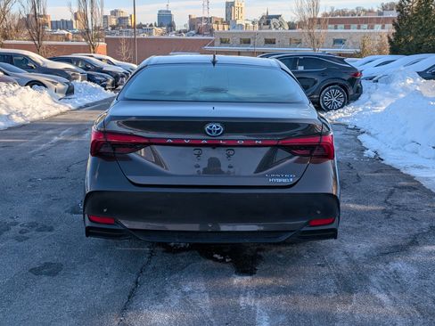 Used 2019 Toyota Avalon Limited image 4