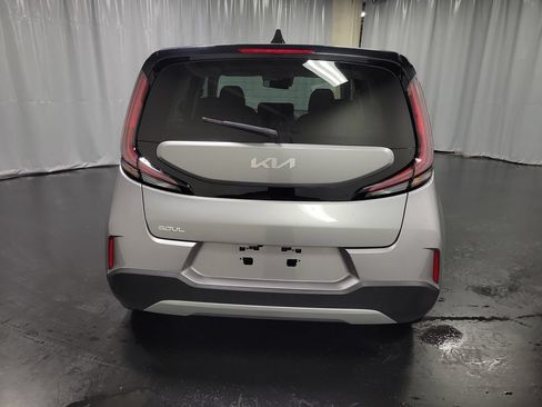 Used 2025 Kia Soul LX w/ LX Technology Package FWD image 7
