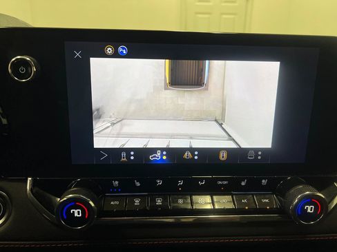 Used 2025 Chevrolet Colorado Z71 w/ Technology Package AWD/4WD image 61