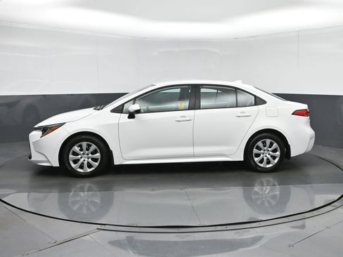 Used 2023 Toyota Corolla LE w/ Carpet Mat Package (TMS) FWD image 4