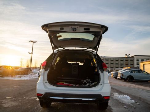 Used 2018 Nissan Rogue SV image 10