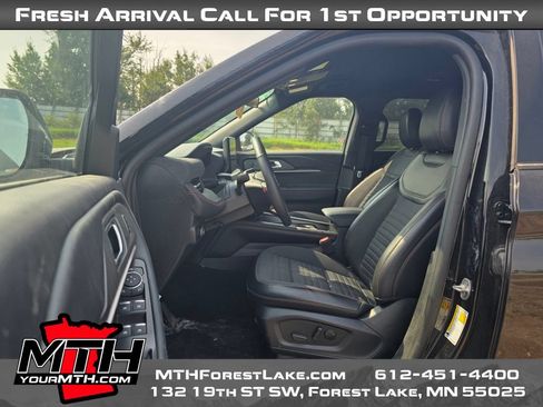 Used 2025 Ford Explorer ST-Line w/ ST-Line Street Pack AWD/4WD image 9