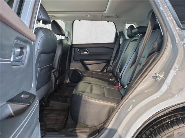 Used 2021 Nissan Rogue SL FWD image 16