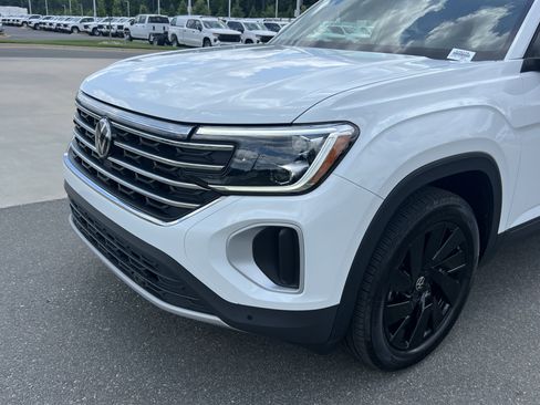Used 2024 Volkswagen Atlas SE FWD image 11