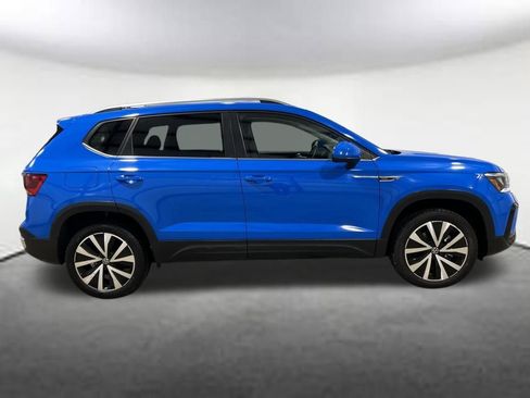 Used 2024 Volkswagen Taos SE image 6
