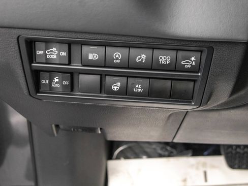 Used 2022 Toyota Tundra Platinum w/ Advanced Package AWD/4WD image 18