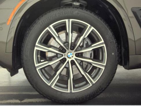 Used 2025 BMW X5 xDrive40i w/ Executive Package image 9