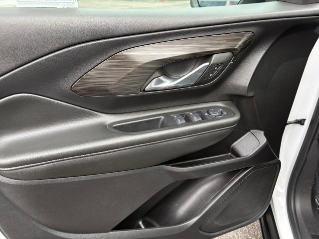 Used 2024 GMC Terrain SLE FWD image 13