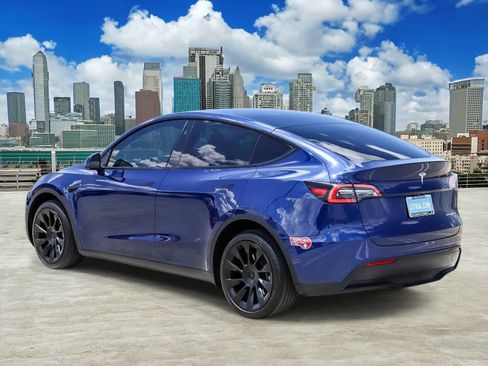 Used 2024 Tesla Model Y Long Range AWD/4WD image 6