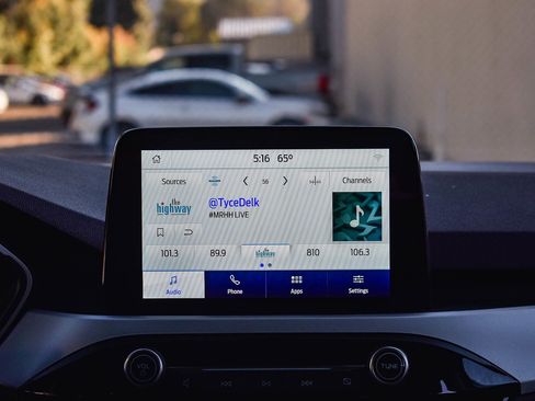 Used 2022 Ford Escape SE w/ Cold Weather Package image 12