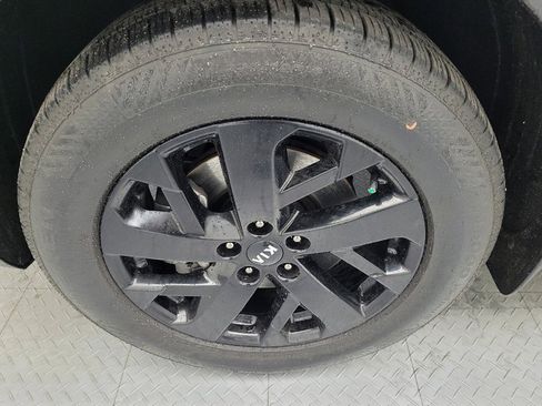 Used 2021 Kia Sorento S image 31