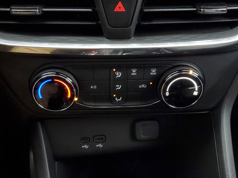 Used 2025 Buick Encore GX Preferred image 25