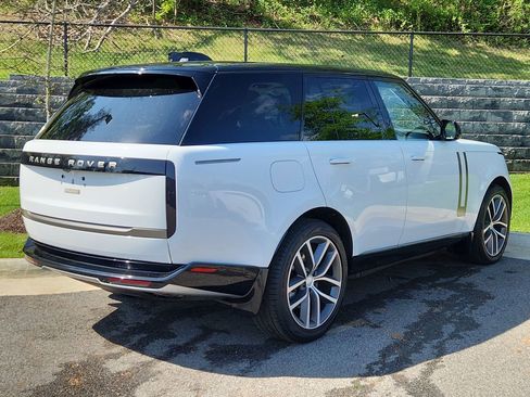 Certified 2025 Land Rover Range Rover SE AWD/4WD image 2