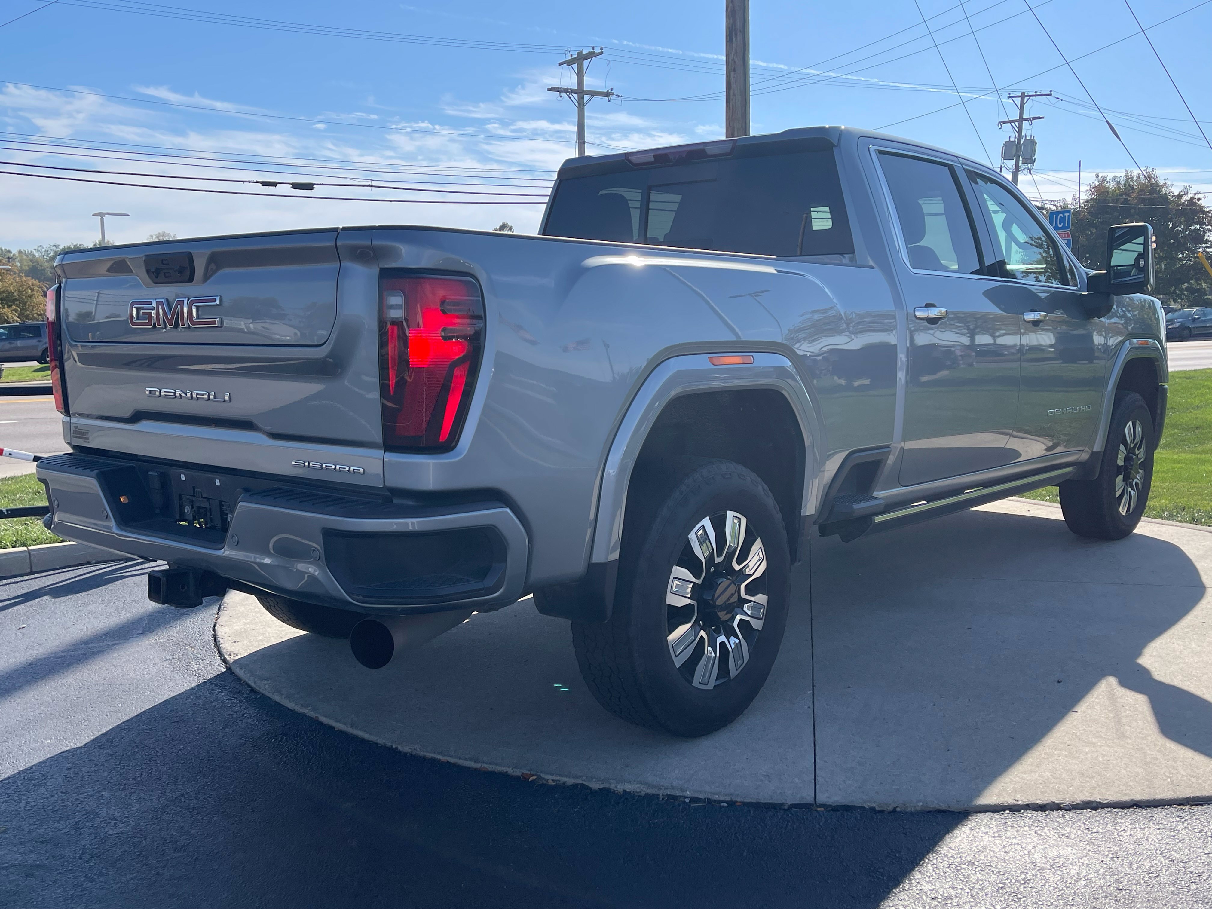 Used 2024 GMC Sierra 2500 Denali w/ Denali Reserve Package AWD/4WD image 7