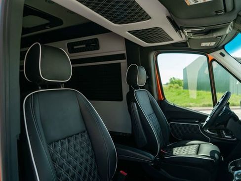 Used 2024 Mercedes-Benz Sprinter 3500 image 25