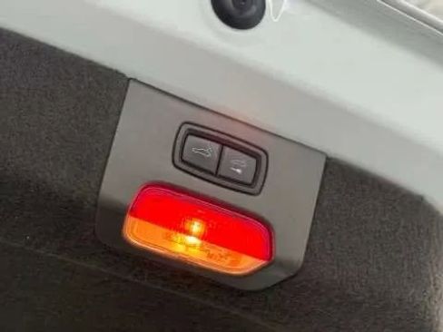 Used 2018 Porsche Cayenne Platinum Edition image 56