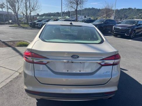 Used 2017 Ford Fusion SE image 7