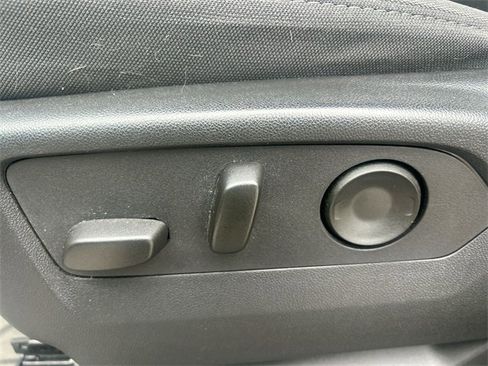 Used 2024 Chevrolet Silverado 2500 Custom w/ Custom Value Package image 16