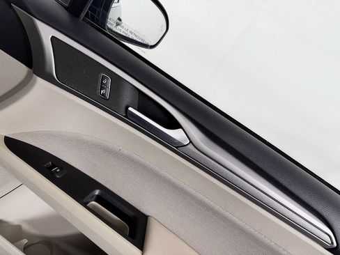 Used 2019 Ford Fusion SE FWD image 46